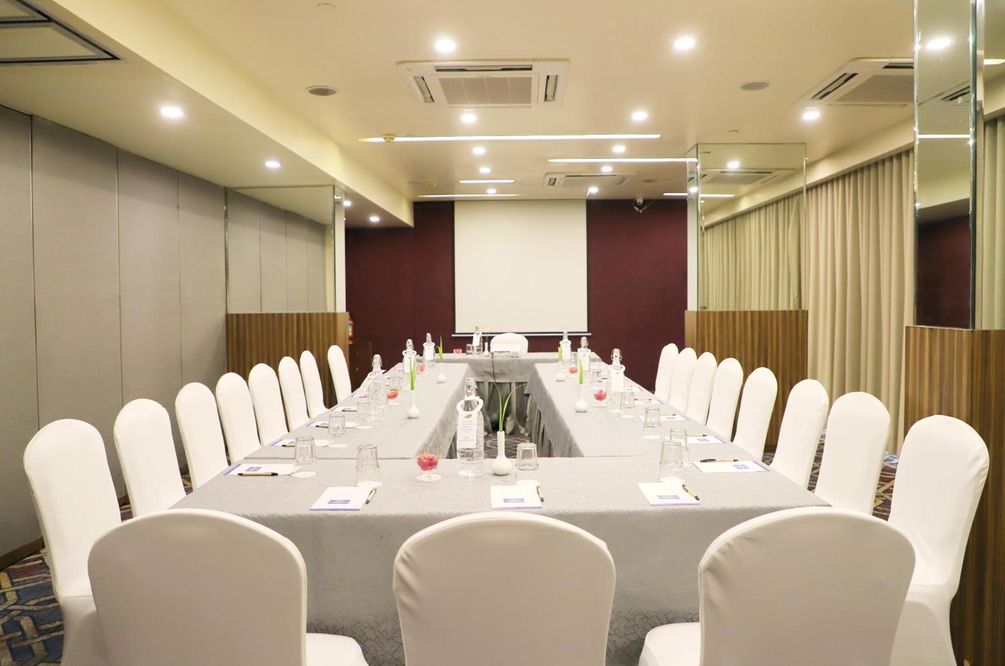 โรงแรมมาราซา สโรวร ปอร์ติโก ราชโกฏ ราชโกฎิ ภายนอก รูปภาพ