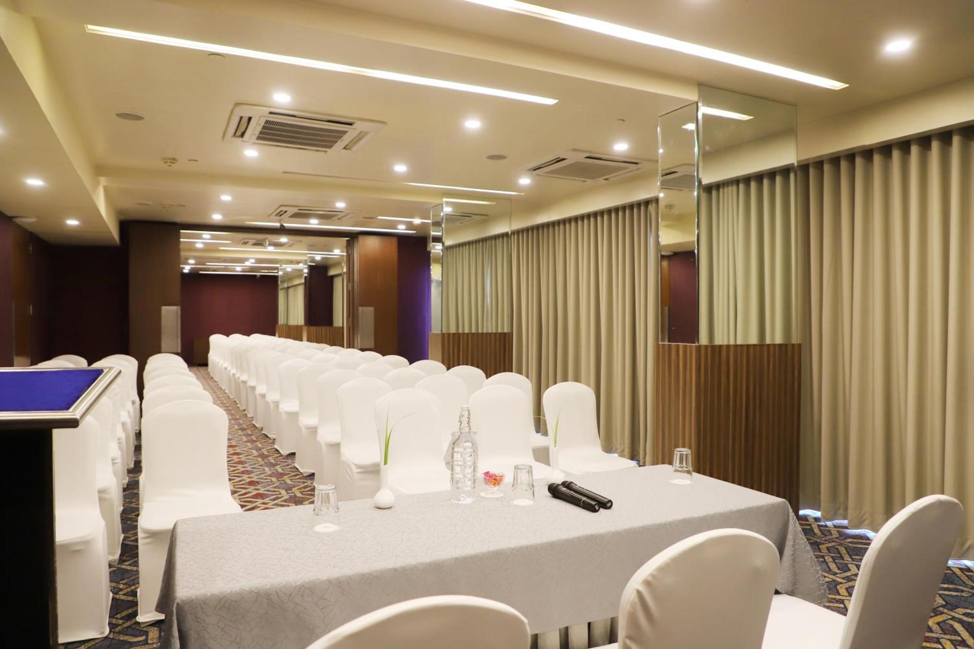 โรงแรมมาราซา สโรวร ปอร์ติโก ราชโกฏ ราชโกฎิ ภายนอก รูปภาพ